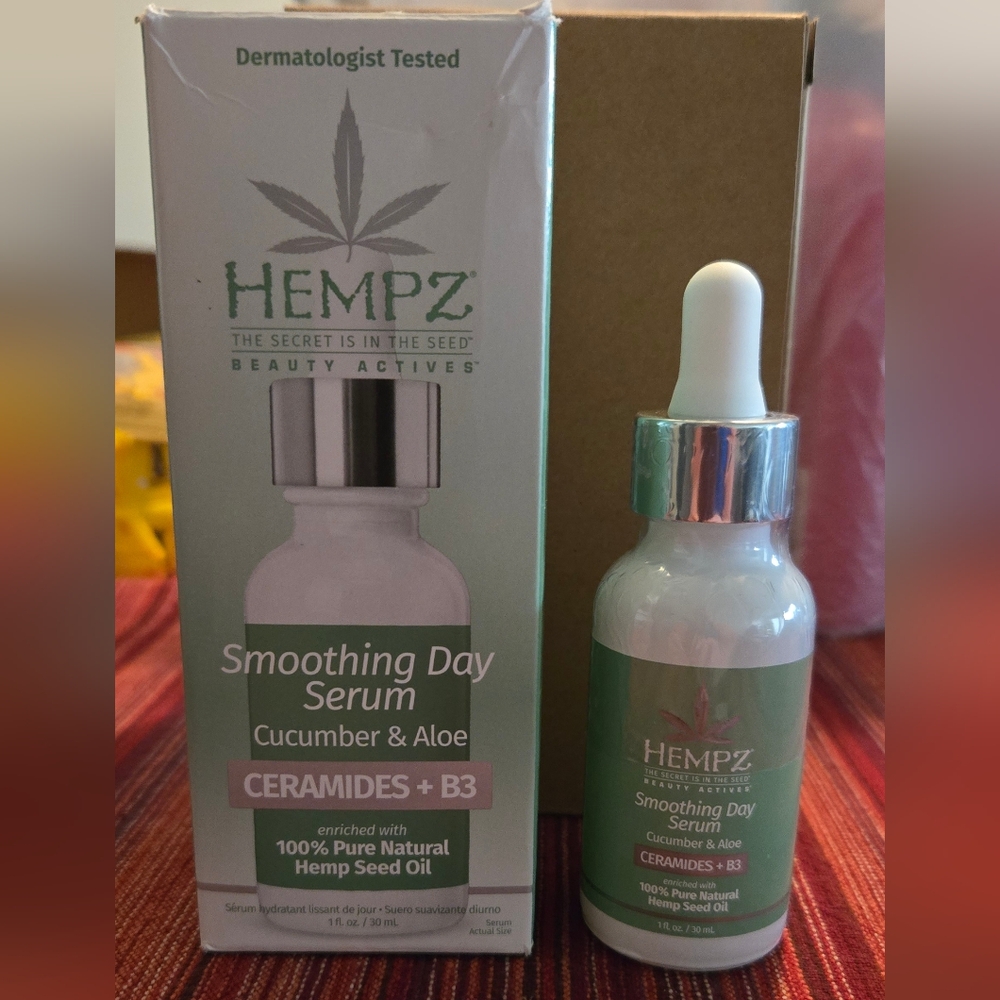 New In Box, Sealed Hempz Smoothing Day Serum Cucumber And Aloe 1 oz